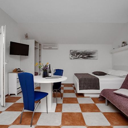 Apartments By The Sea Drasnice, Makarska - 2581 Pokoj fotografie